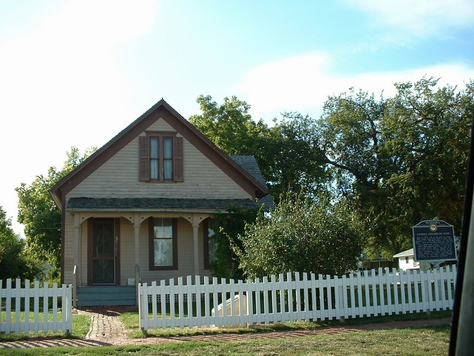 Red Cloud, NE: Childhood home of authoress Willa Cather