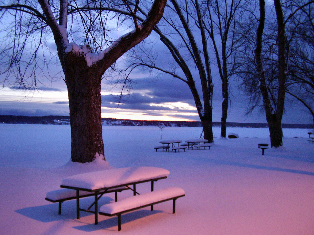 Mayville, NY: Chautauqua Lakeon a Cold Winters Night