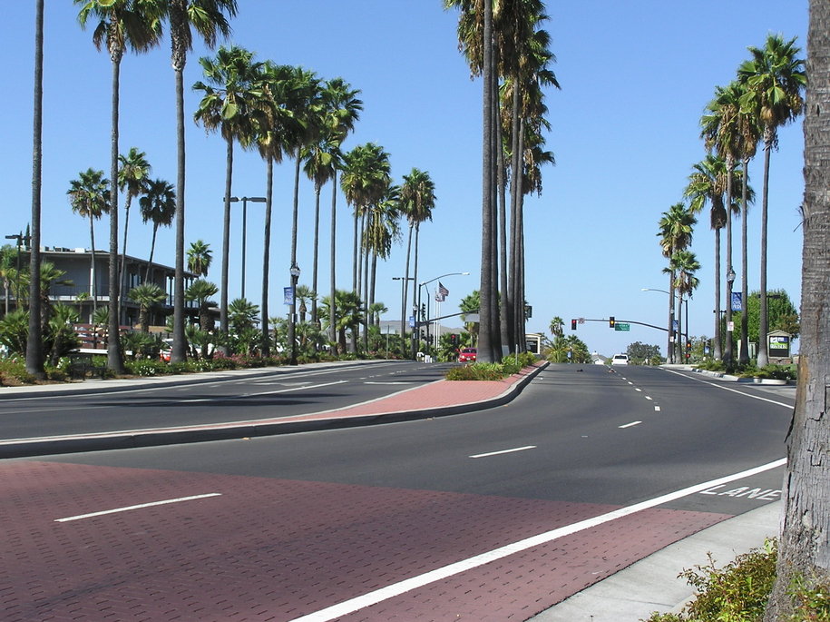 Citrus Heights, CA: Fountain Square Drive leading to City Hall