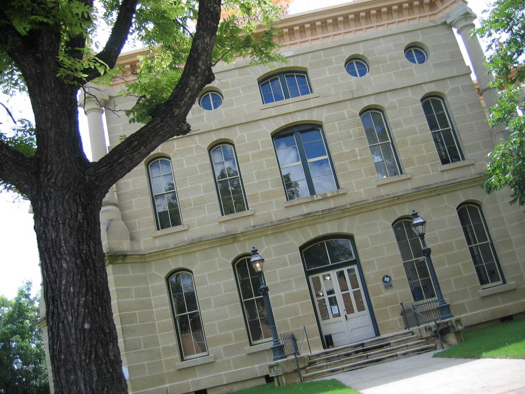 Clarksville, TX: Courthouse- front