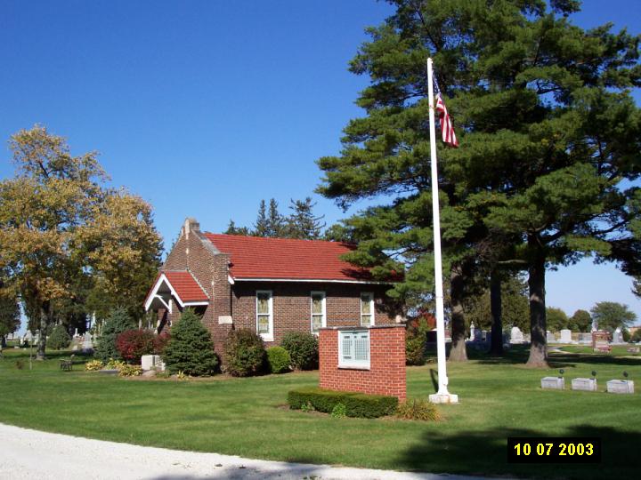 Onarga, IL: Chapel at Onarga Cemetery