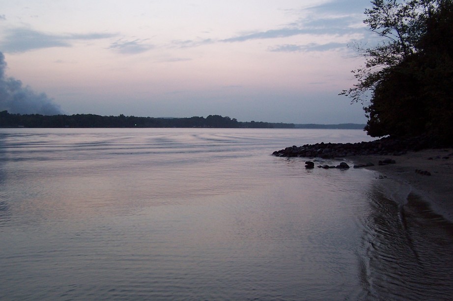 Tega Cay, SC: Windjammer Park at dusk