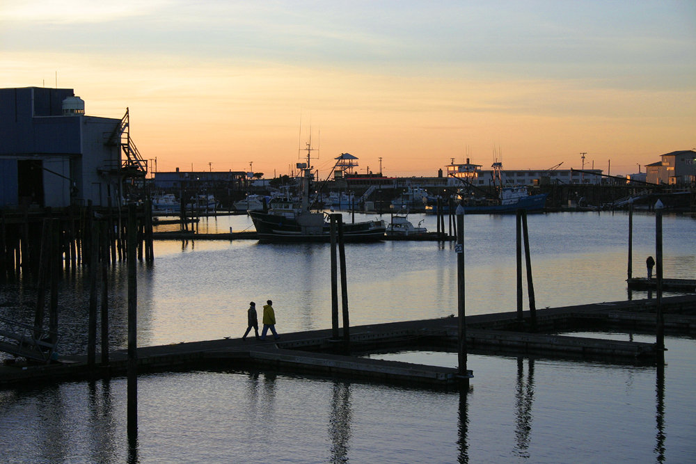 Westport, WA: Sunset on the boardwalk in Westport Washington