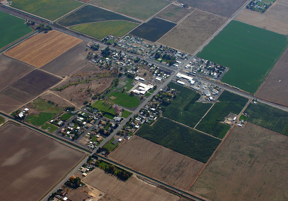 Harrah, WA: An aerial Photograph of Harrah Washington 98933