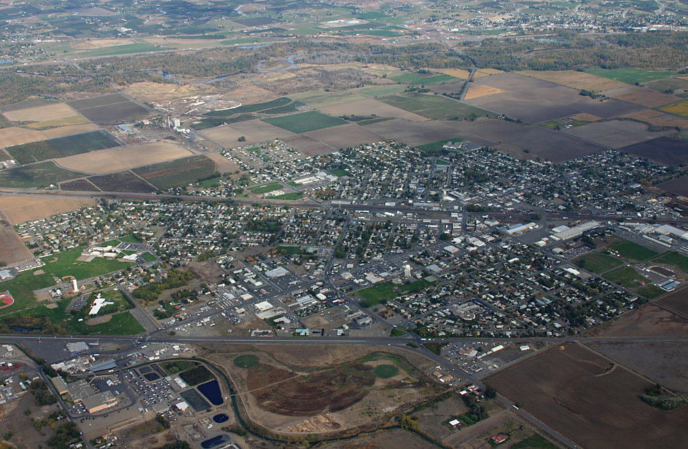Toppenish, WA: An aerial overview of the city of Toppenish Washington