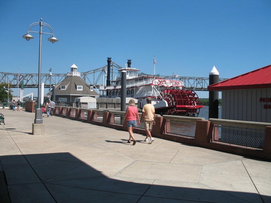 Peoria, IL: river front paddle boat
