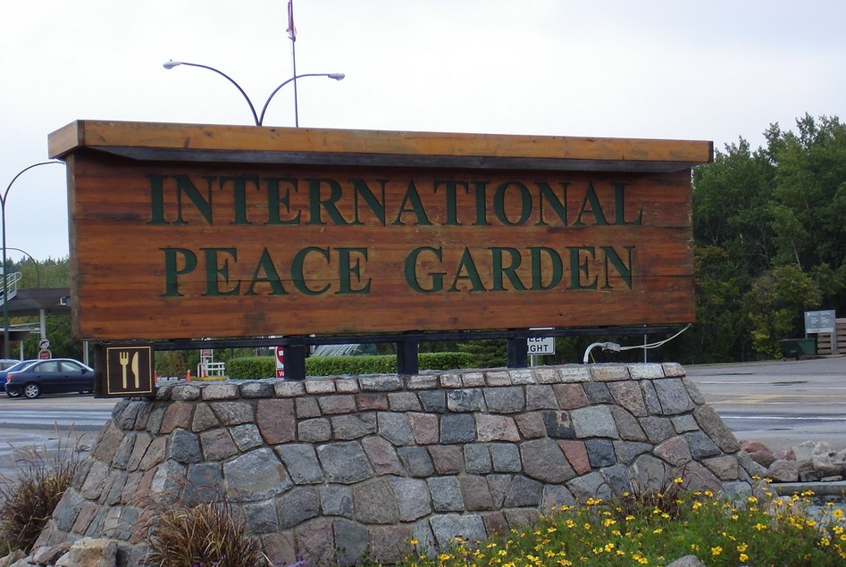 Dunseith, ND: Peace Garden Entrance