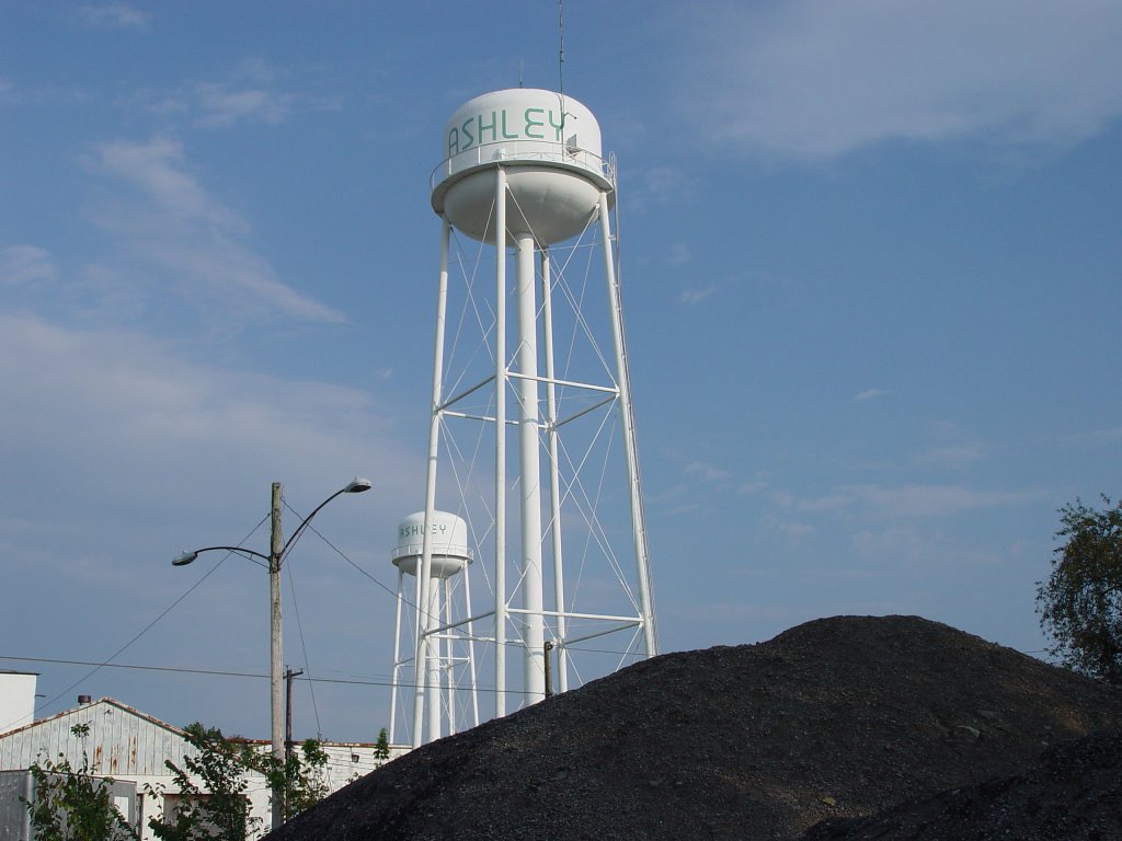 Ashley, IL: A progressive town... TWO water towers!
