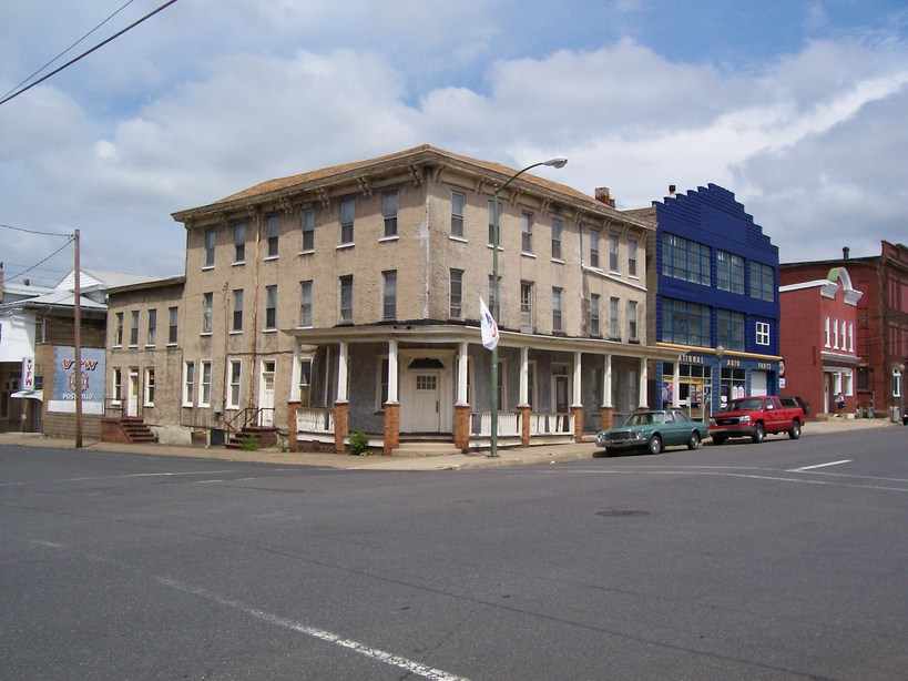 Mount Carmel, PA: Old Hotel