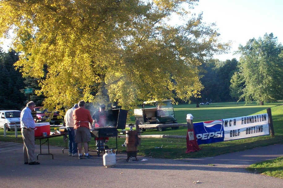 Madelia, MN: Golf Outing at Madelia Golf Course - Cooking Crew