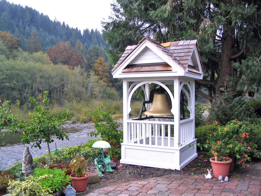 Everson, WA: replica of glen echo school bell & housing