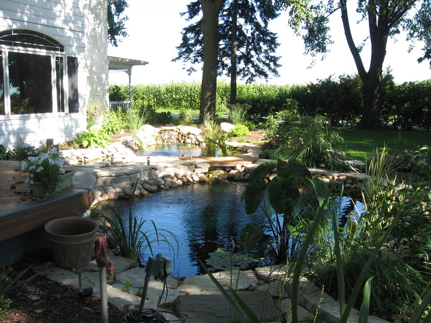 Woodstock, IL: Pond & Waterfall Features