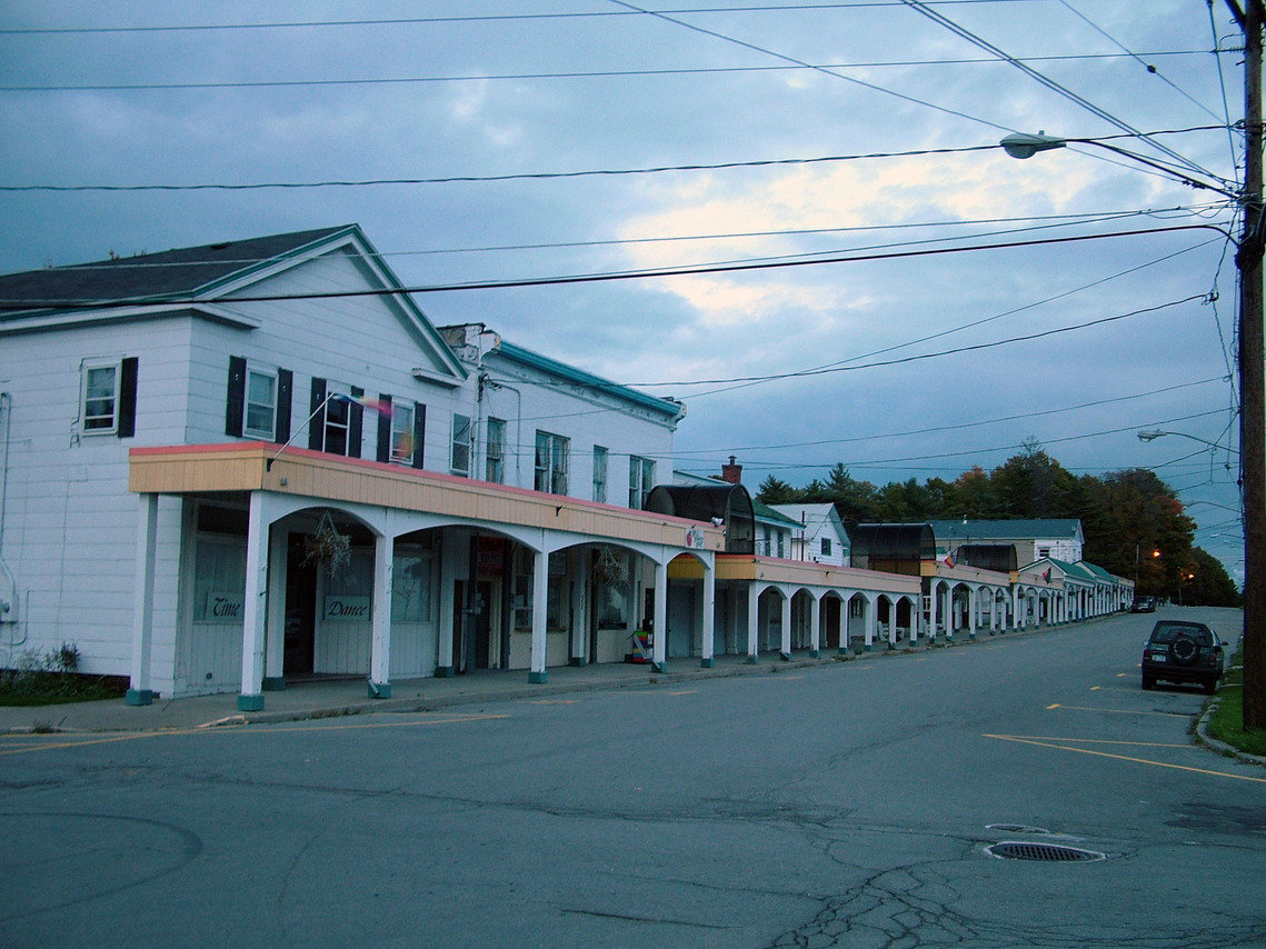 Olcott, NY: This is a photo of the main street in olcott. There's few businesses that are open all year round. Just down the street is the famous Carousel (not in photo).