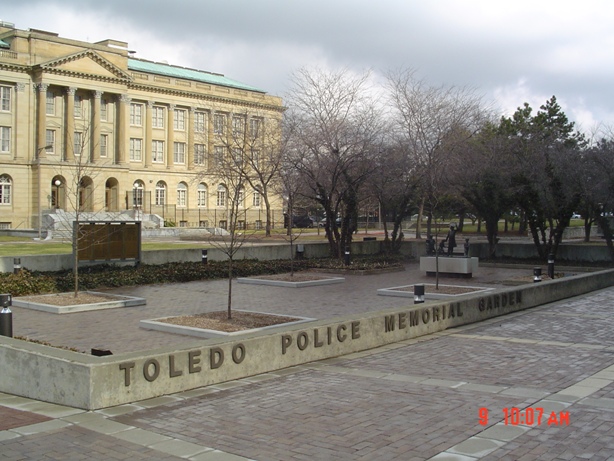 Toledo, OH: Toledo Police Memrial garden