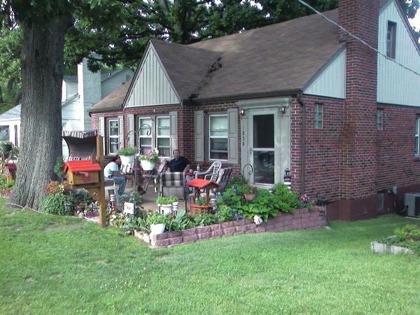 Overland, MO: Mom and Dad House Home Sweet Home