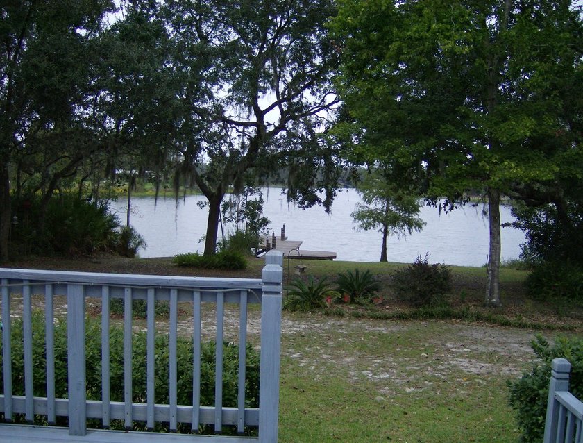 Hawthorne, FL: Nice Lake view in Hawthorne