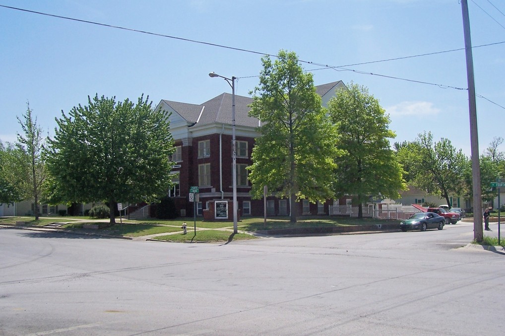 Caney, KS: At Fourth and Main Street - April 2006