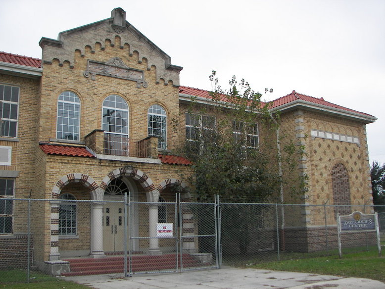 Arabi, LA: First high school in Arabi