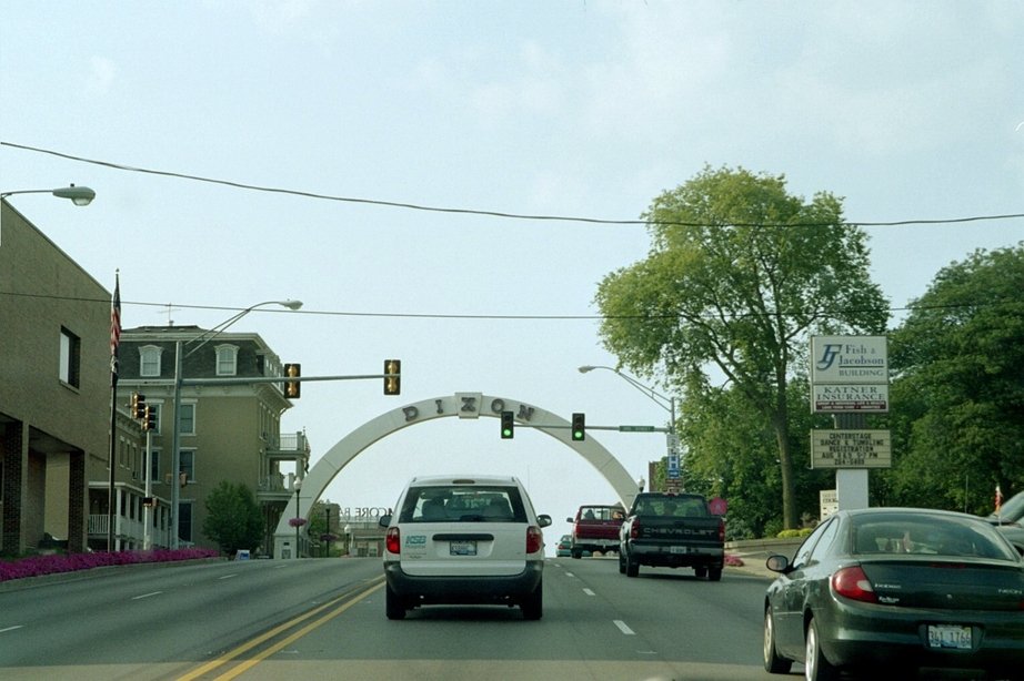 Dixon, IL: World War Memorial Arch