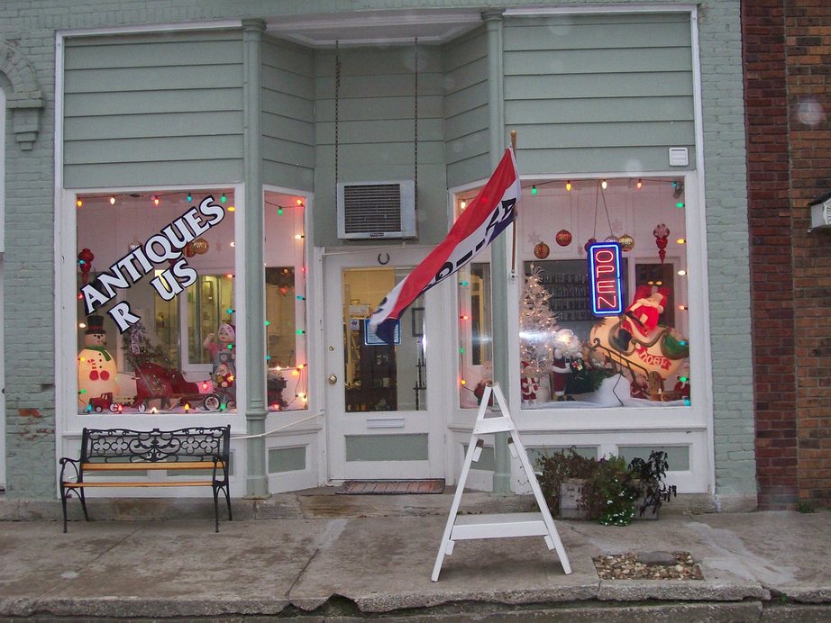 Holden, MO: ANTIQUE SHOP IN DOWN TOWN HOLDEN CHRISTMAS TIME IN 2007