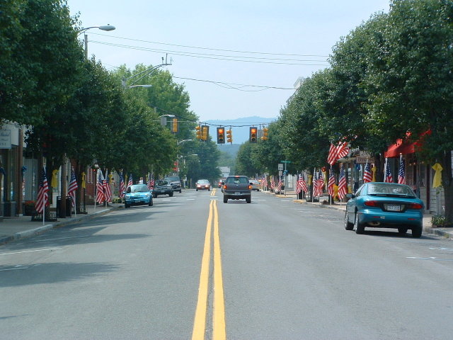 Strasburg, VA: Looking west on King Street in downtown Strasburg.