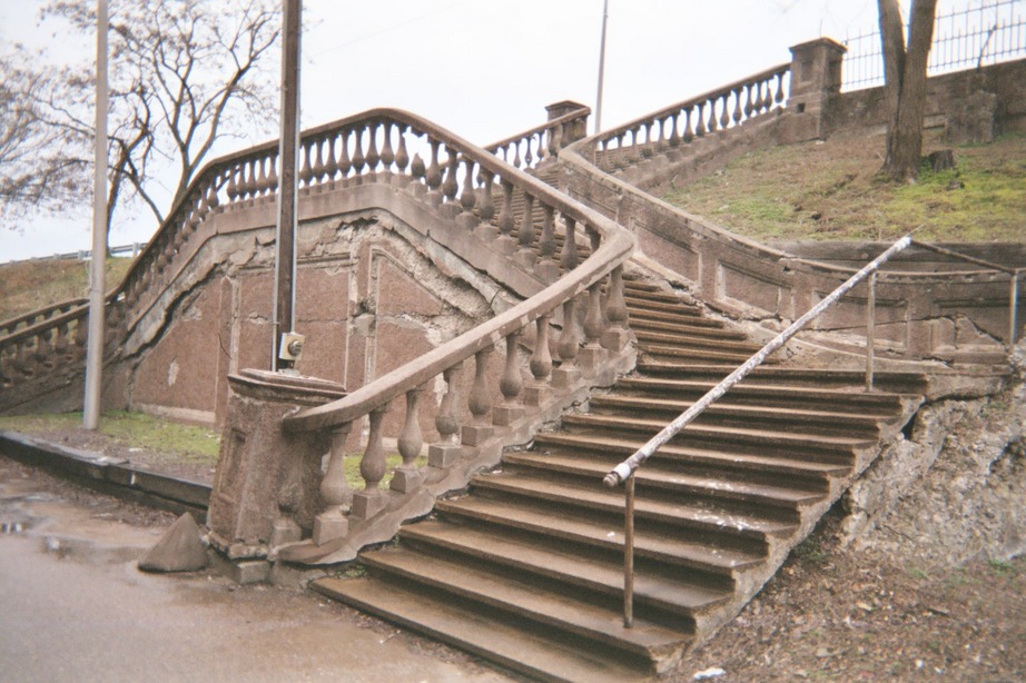 Poplar-Bluff, MO: Historic Depot Steps