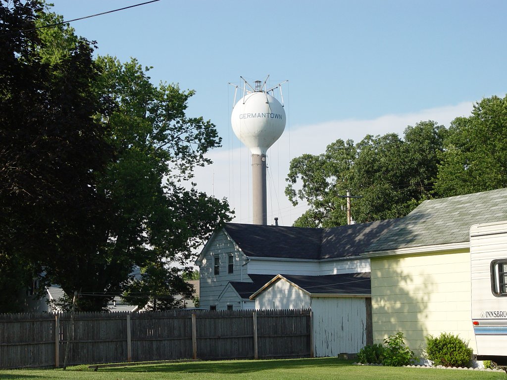 Germantown, IL: This water tower was having a bad-hair day.
