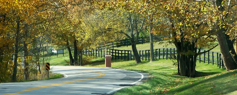 Prospect, KY: Country Highway 42 leading into Prospect from Goshen