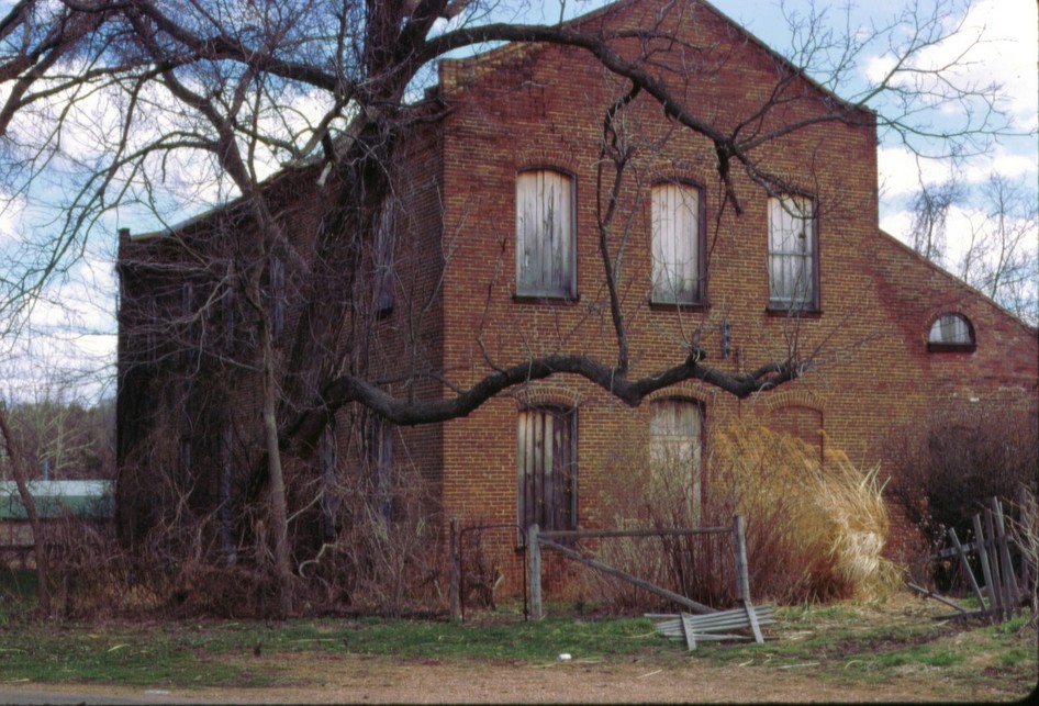 Irondale, MO: Irondale Missouri , Factory along railroad