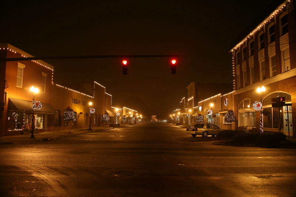 Fort Valley, GA: Fort Valley on a misty night during the Christmas Holidays
