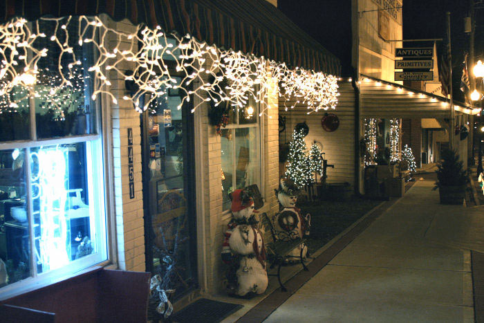 Powder Springs, GA: Downtown Powder Springs at Christmastime.