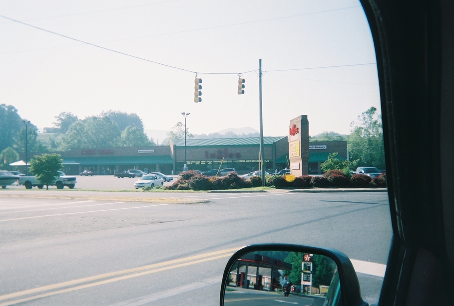 Robbinsville, NC: Ingle's Store in Robbinsville