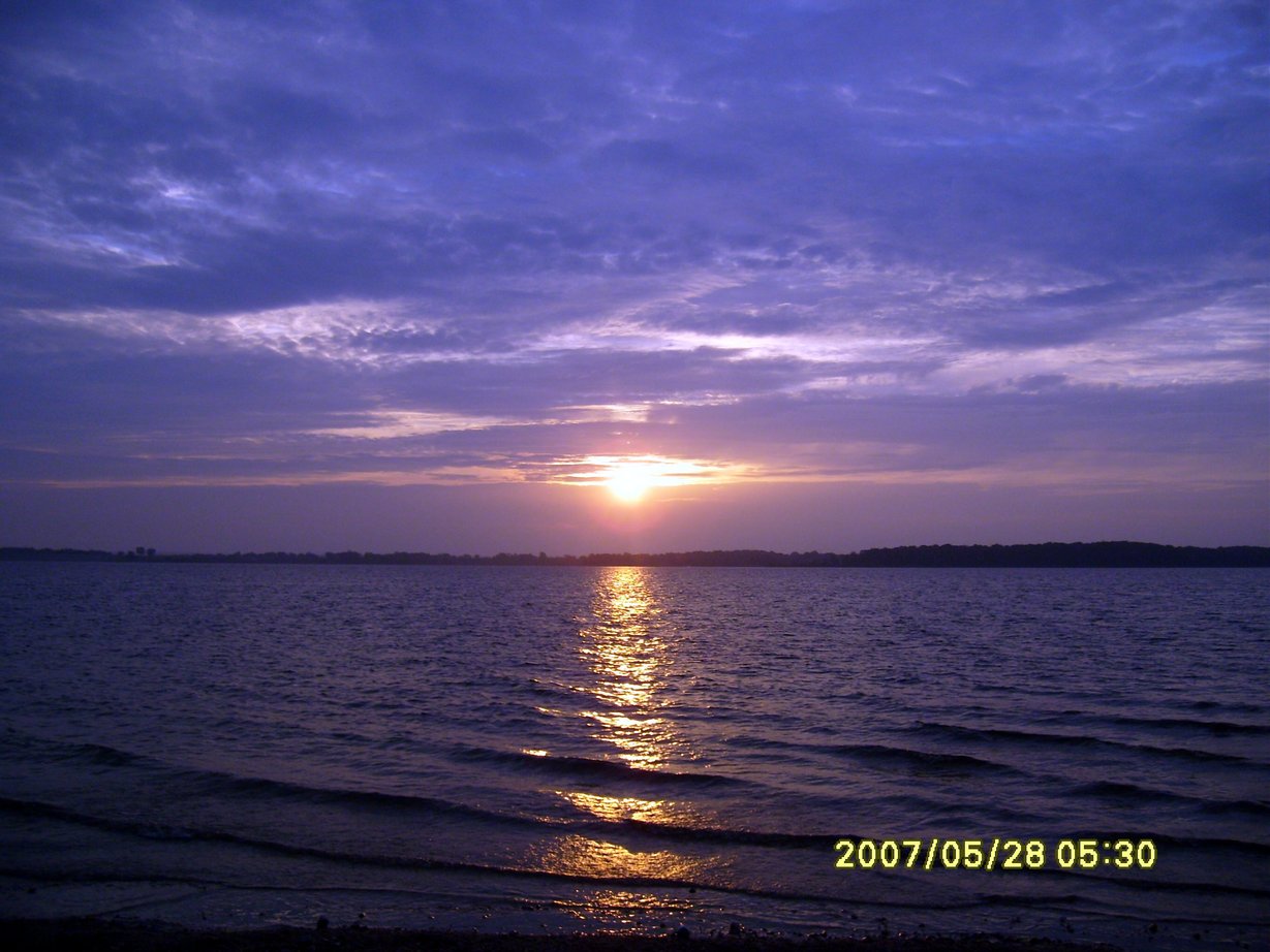 Stockton, MO: A beautiful sunset at Stockton Lake