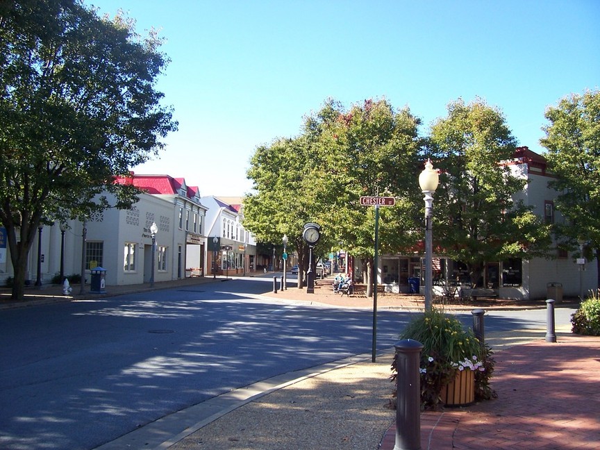 Front Royal, VA: This is a picture Main Street in Front Royal Virginia