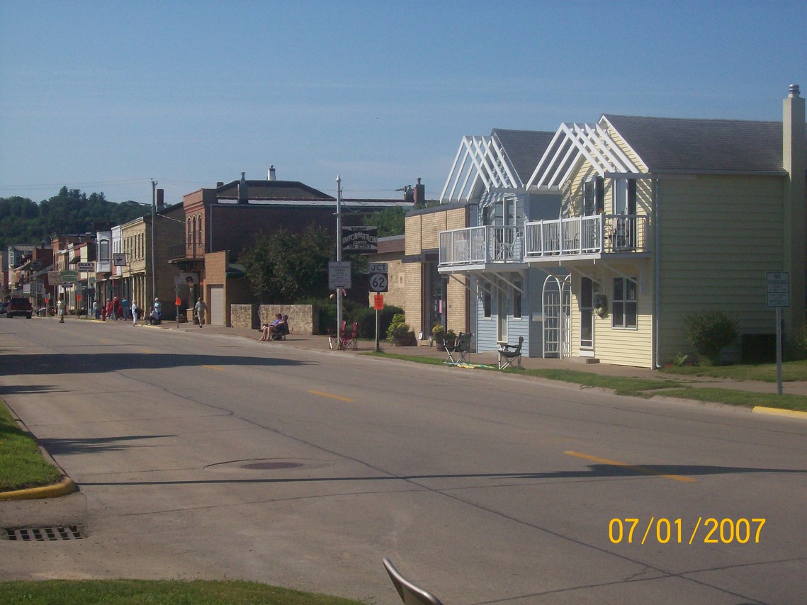 Bellevue, IA: Along US 52 just north of the Bellevue Chamber of Commerce
