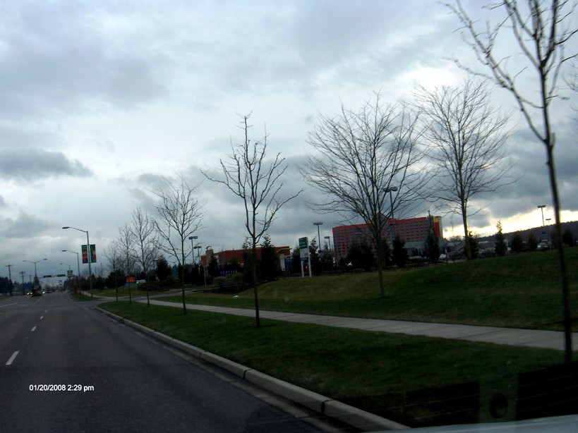 Tulalip, WA: Tulalip Resort & Casino from front of Seattle Premium Outlet Mall