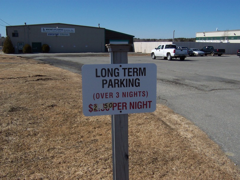 Rockland, ME: Rockland Airport parking, Rockland, Maine