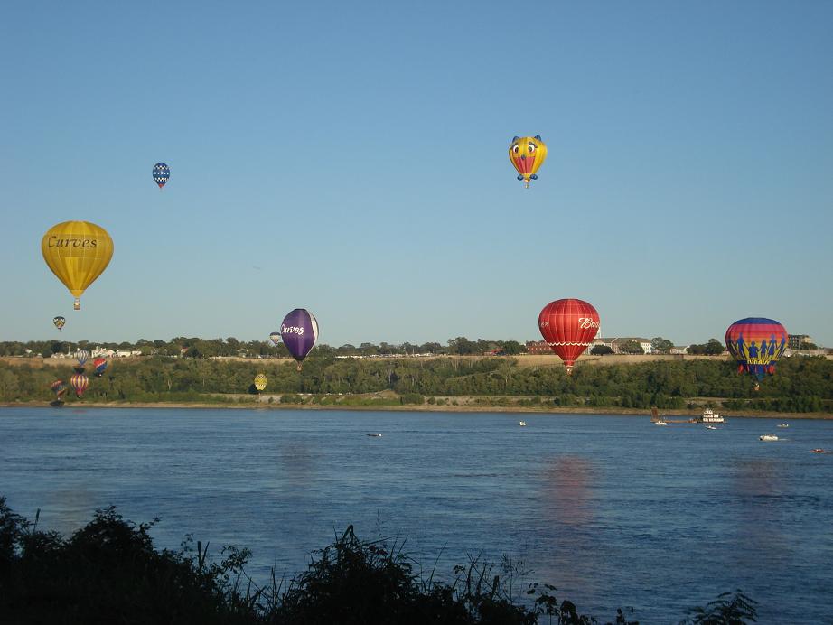 Natchez, MS: Great Mississippi River Balloon Race