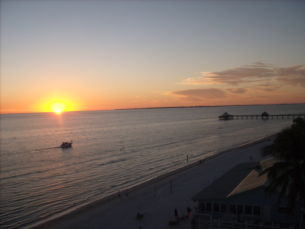 Fort Myers Beach, FL: Sunset on the Lani Kai