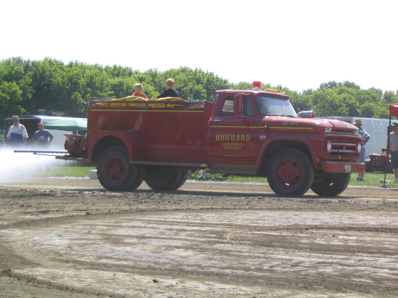 Hubbard, IA: 2004 Hubbard Days Tractor Pull - Old Fire Truck