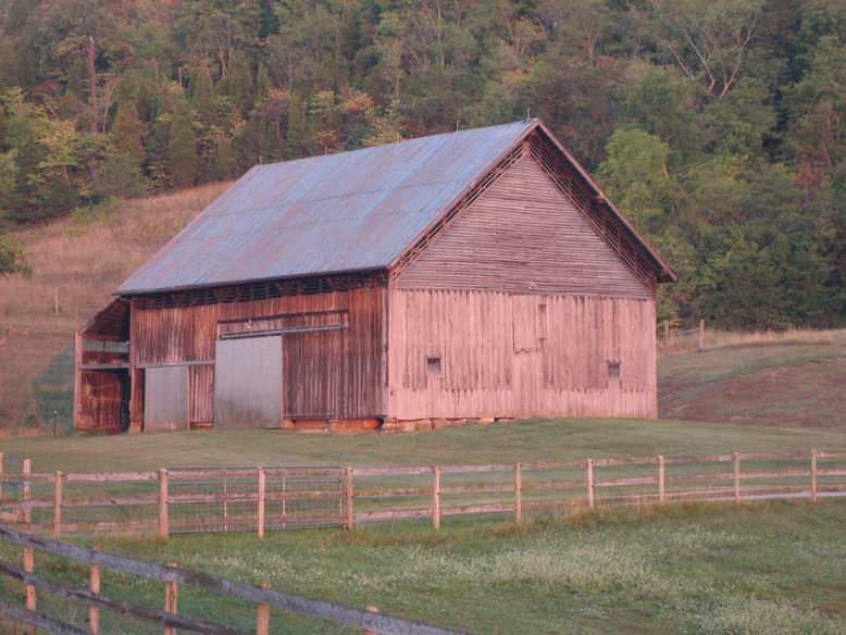 Greeneville, TN: Pre Civil War Post and Beam Timberframe Tobacco Barn