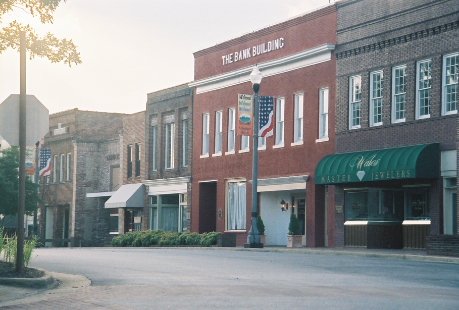 Scottsboro, AL: Laurel Street in Downtown on the square