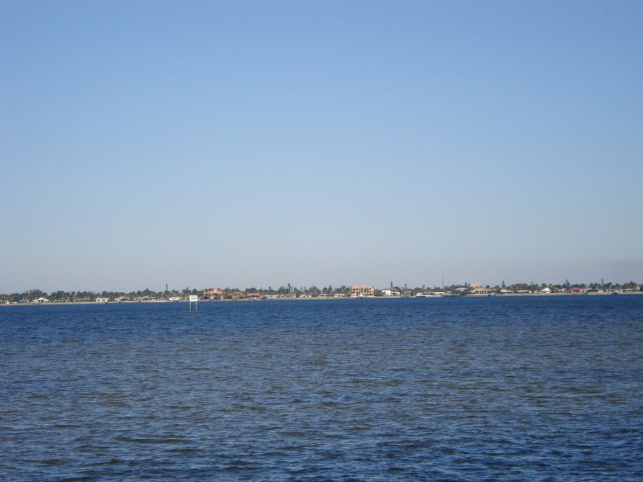 Cape Coral, FL: Looking across from Ft. Myers to Southwest Cape Coral
