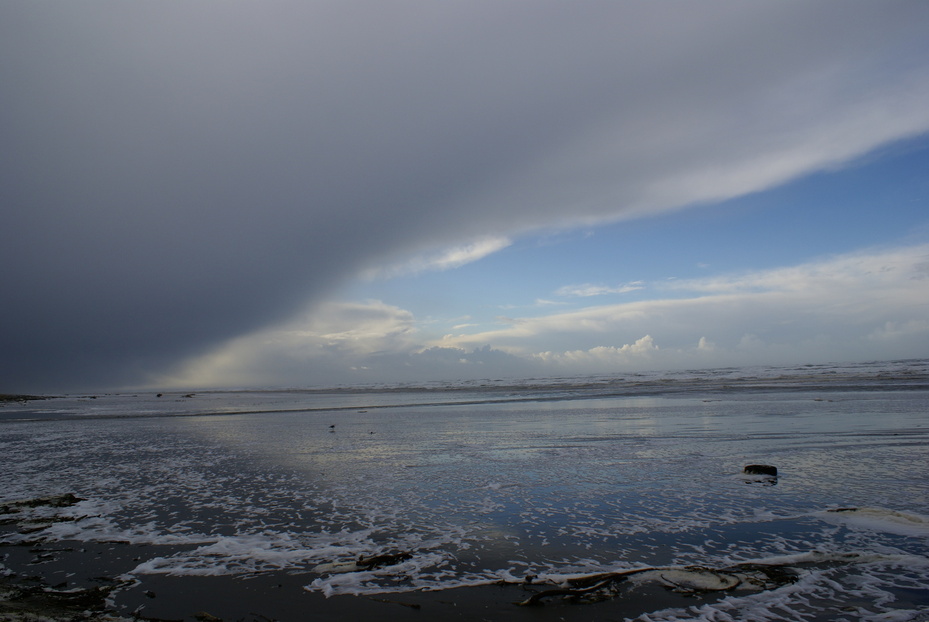 Ocean Shores, WA: The storm is approaching!
