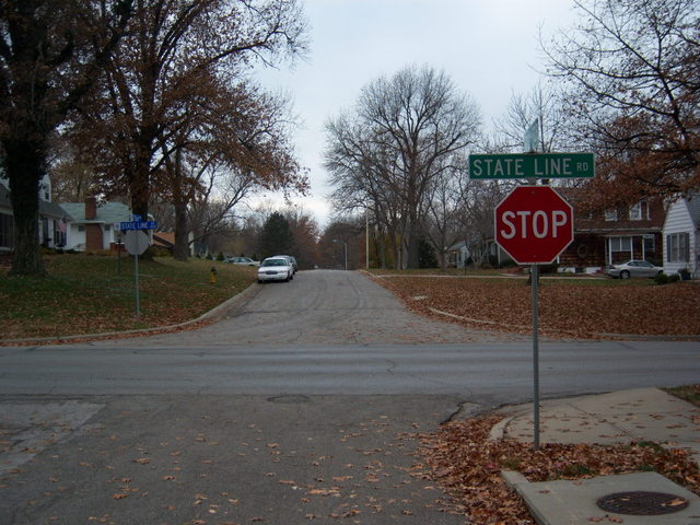 Prairie Village, KS: Looking into Prairie Village, KS from Kansas City, MO - State Line Road @ 72nd Terrace