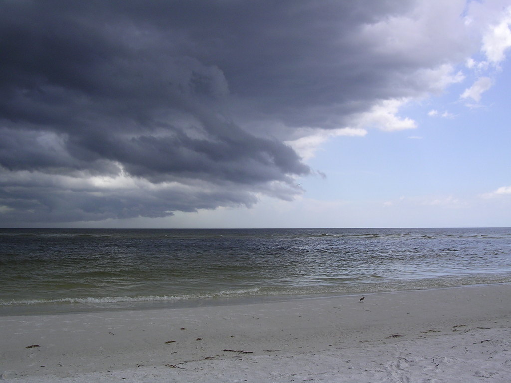 Siesta Key, FL: storm coming in
