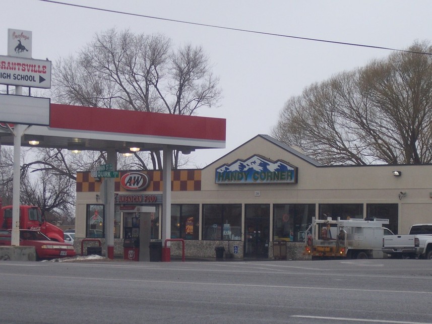 Grantsville, UT: Granstville, Utah ...gas station & fast food place(i know its already over, but thought you could use these where there are not photos of our town on your site yet, thanks)