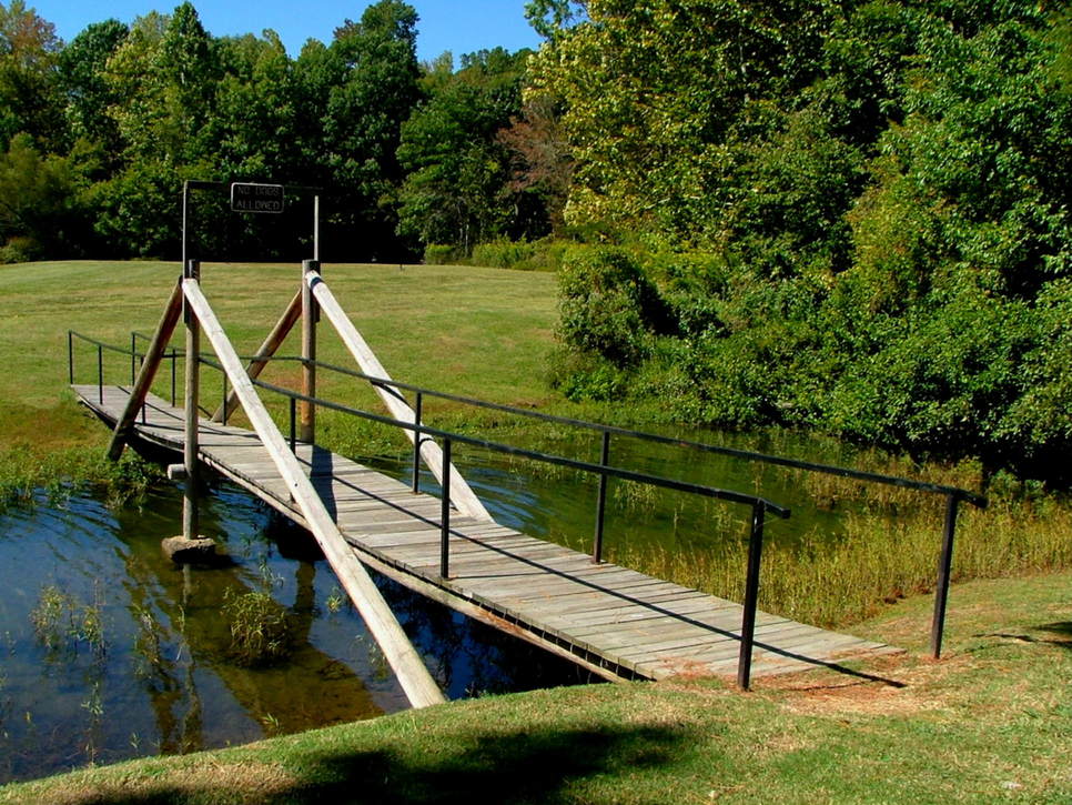 Hot Springs Village, AR: Kingpost Footbridge - Lake Cortez