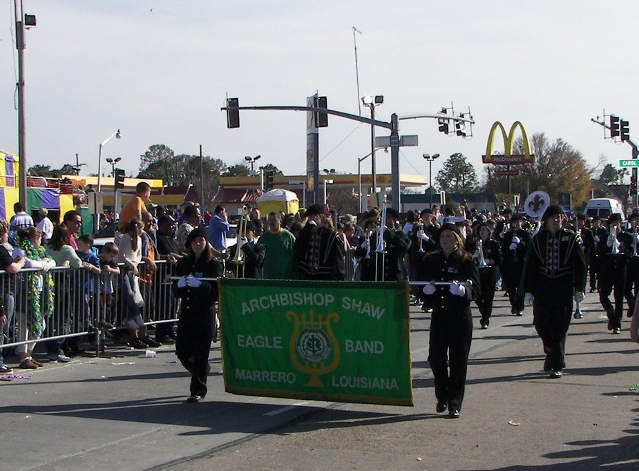 Terrytown, LA: Marching band in a parade