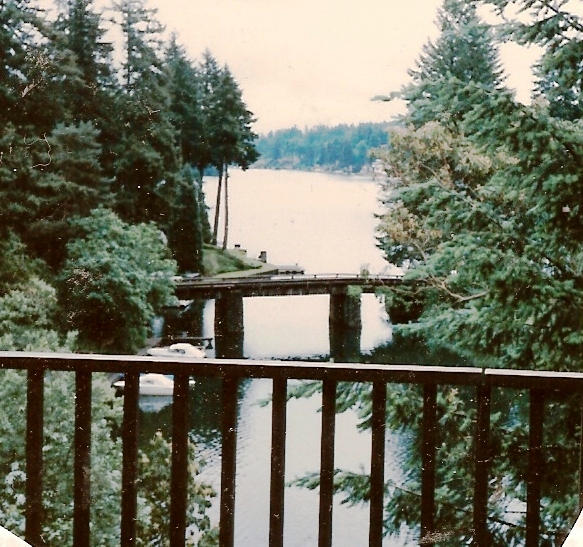 Lake Oswego, OR: view of bridge to island on Lake Oswego taken in 1988